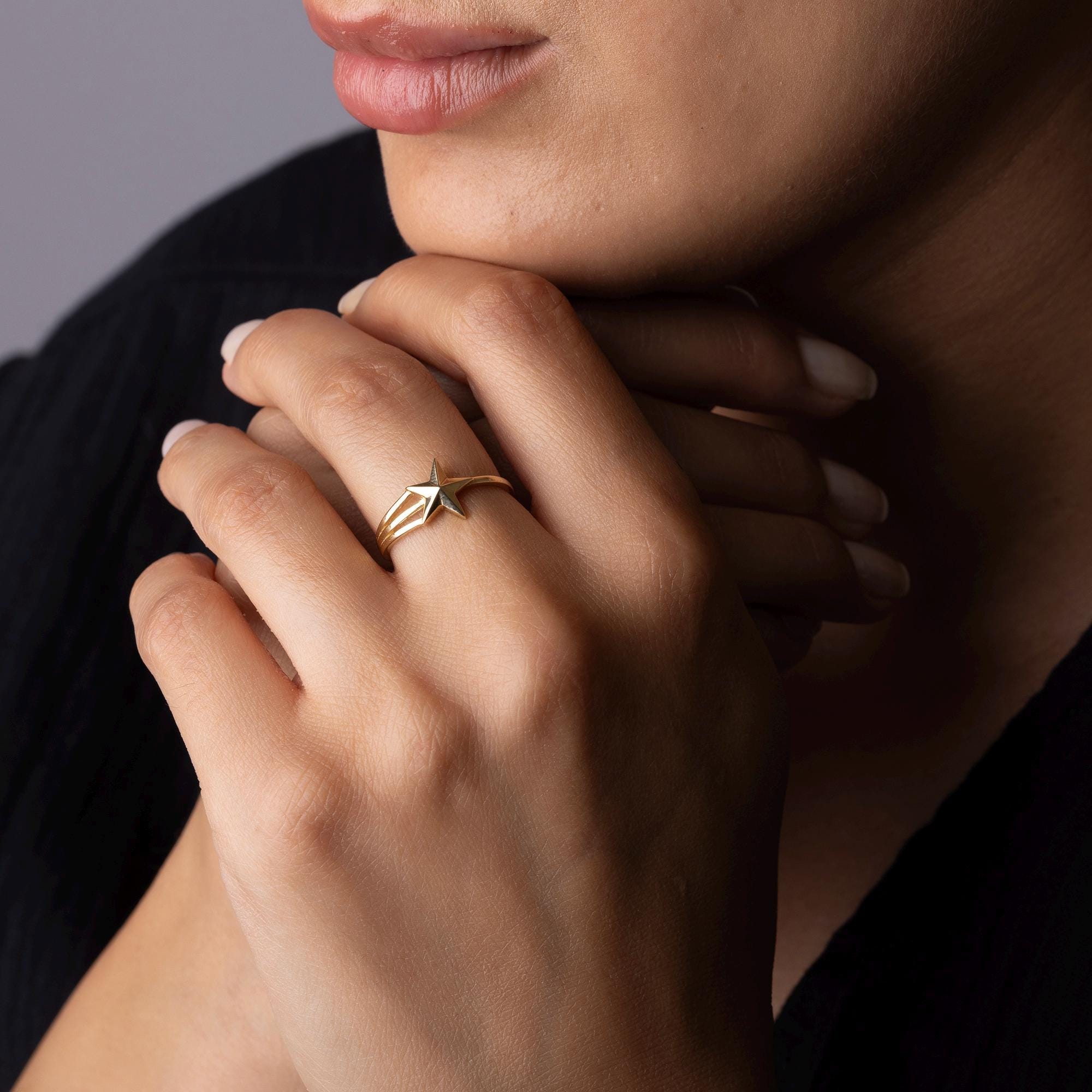 14K Solid Gold Star Ring – Dainty Shooting Star Band