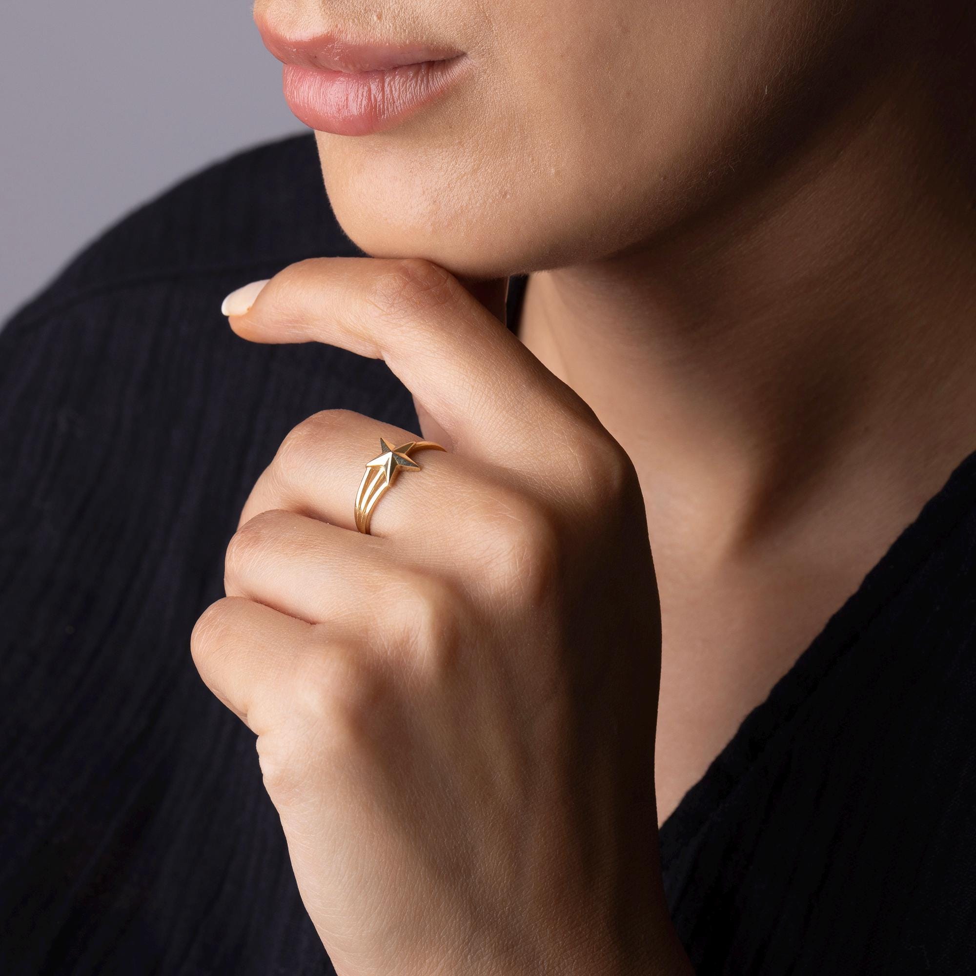 14K Solid Gold Star Ring – Dainty Shooting Star Band