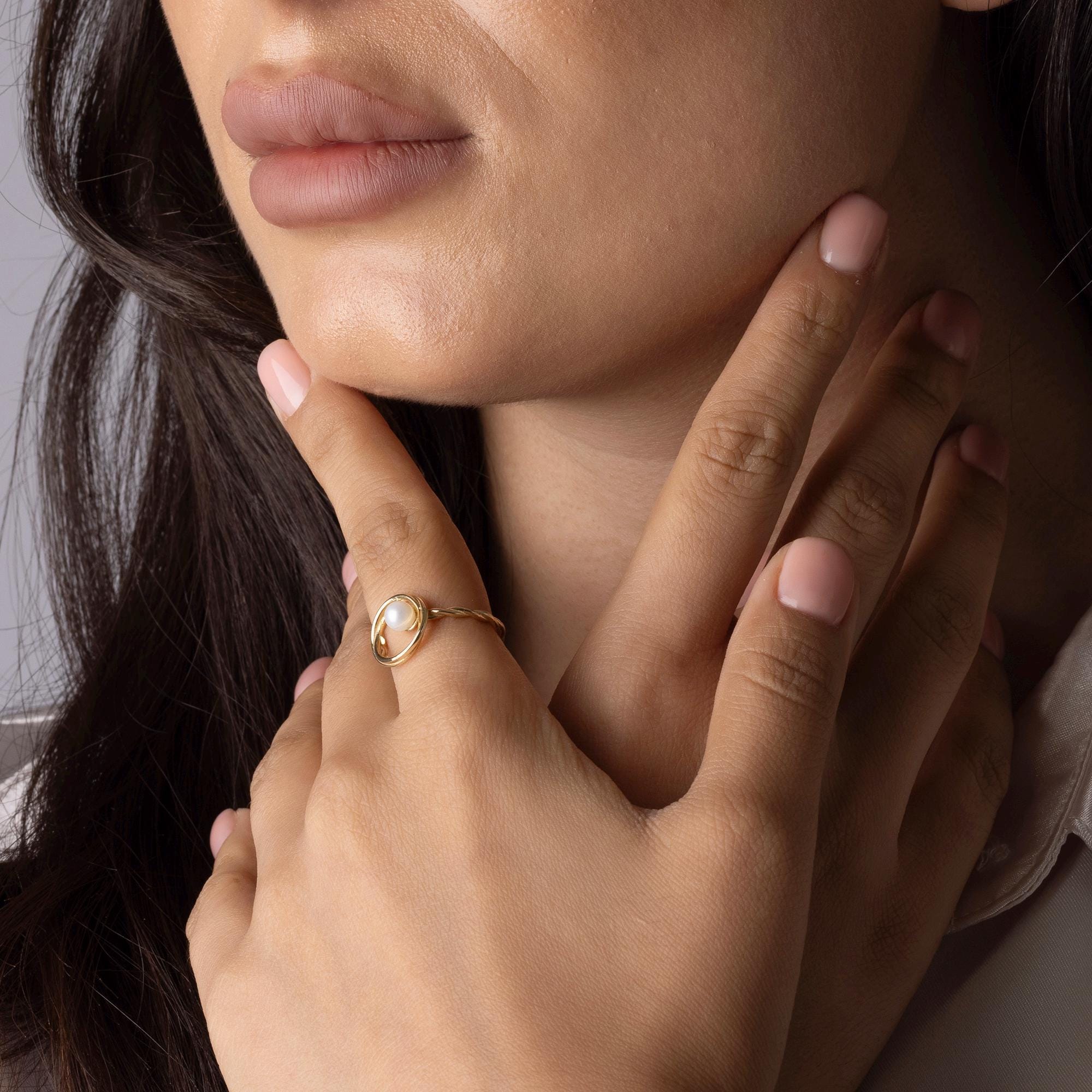 14K Solid Gold Pearl Ring – Handmade Minimalist Jewelry with Round Pearl