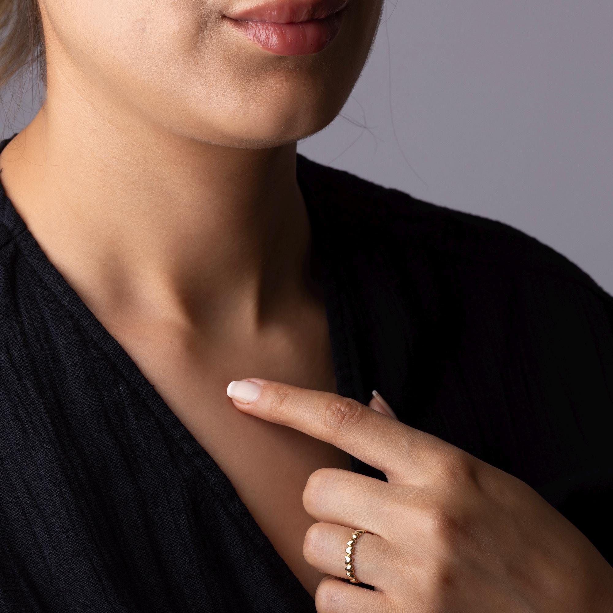 14K Solid Gold Heart Band Ring – Romantic Dainty Jewelry